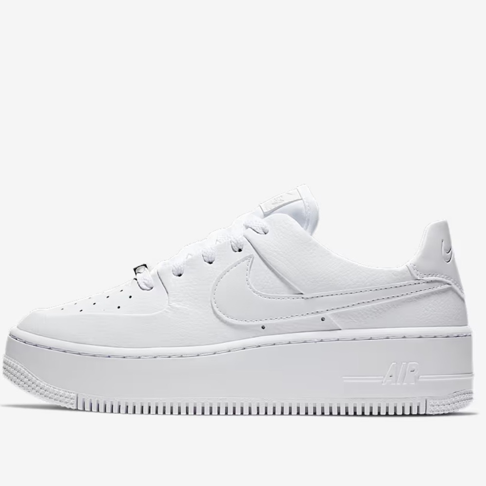 Nike White Air Force 1 Sneakers Classic Design